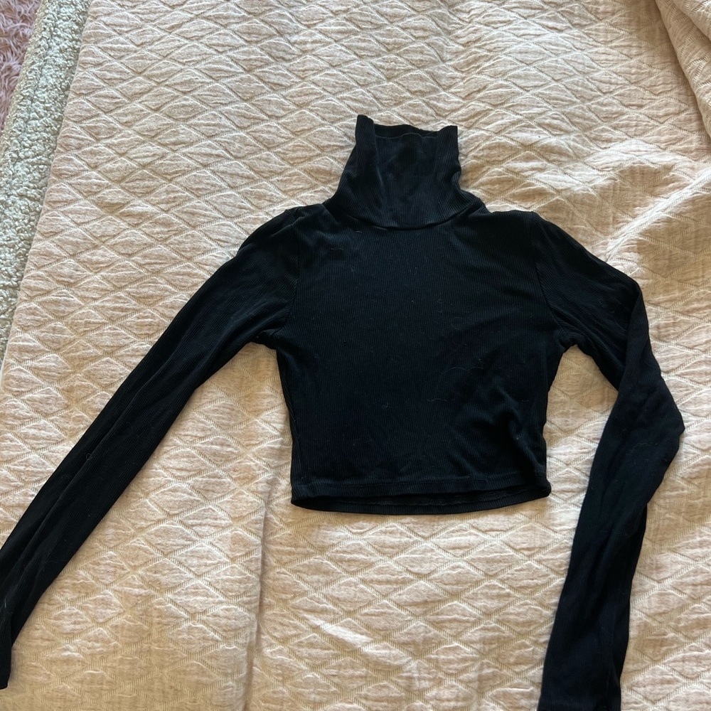 Bayse black cropped turtle neck